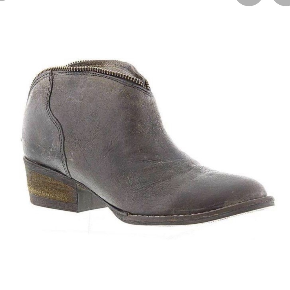 EUC Volatile leather ankle boots sz7.5 in gray